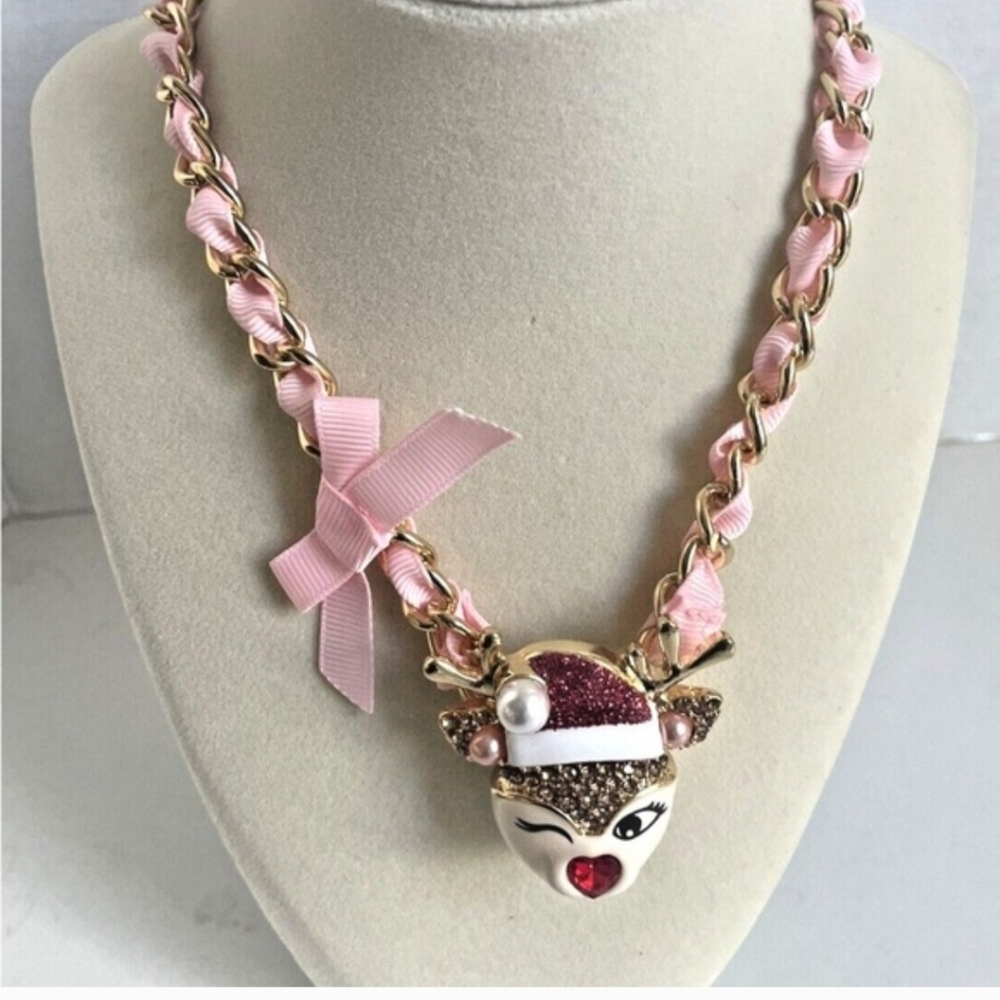 NWT BETSEY JOHNSON SANTA BABY WINKING REINDEER🦌 NECKLACE/ PINK 🎀🦌